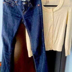 True Religion jeans 27 flattering pockets